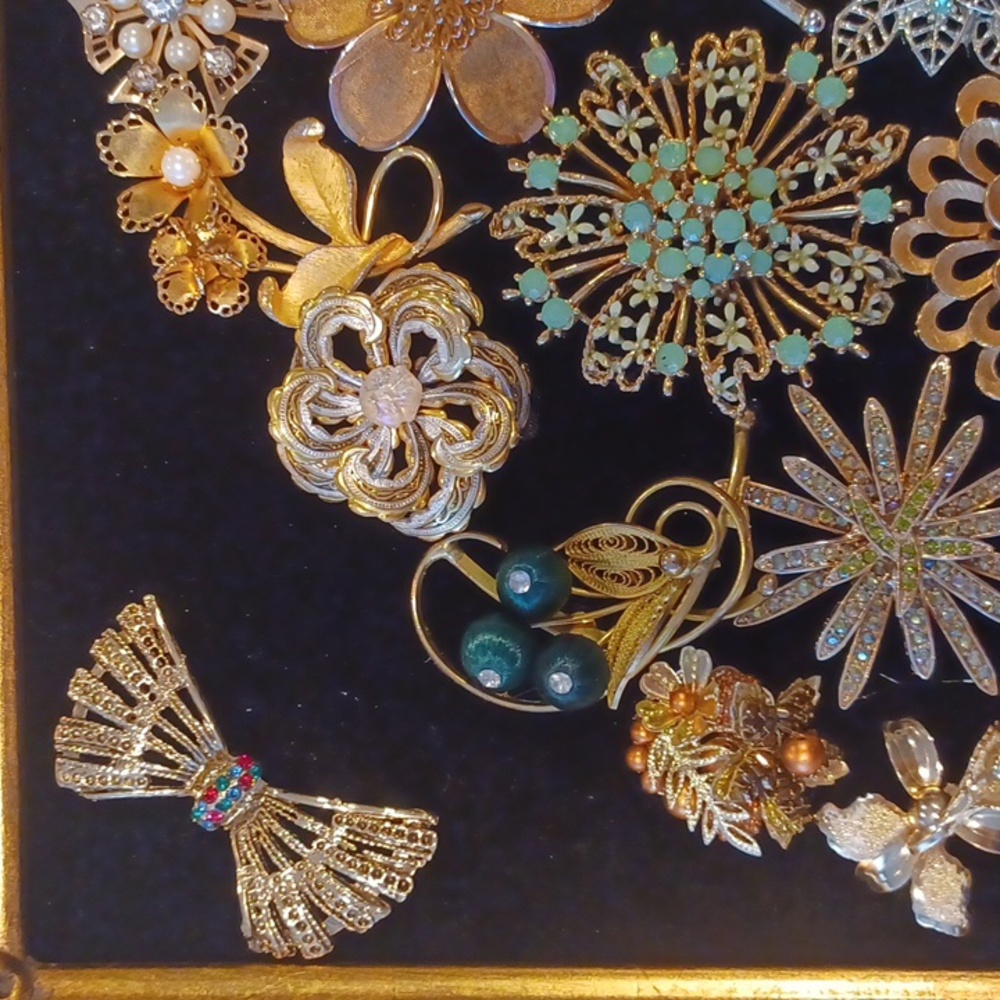 Floral Artisan Picture Art With Upcycled Jewelry - Picture 7 of 9